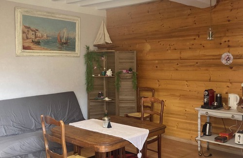Priay Apartamento | Studio -terrace two minutes from the Ain river and its pebble beach
