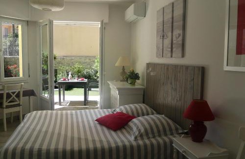 Riou - Petit Juas - Av de Grasse Apartamento | Studio Terrasse