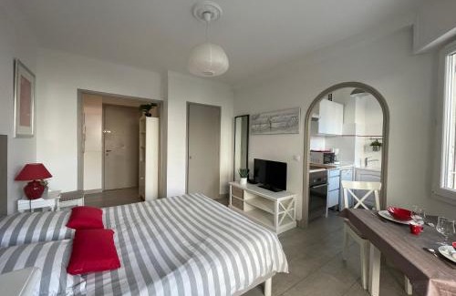 Riou - Petit Juas - Av de Grasse Apartamento | Studio Terrasse
