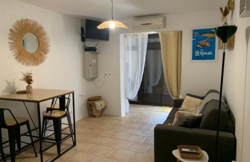 Aregno Apartamento | Studio tout équipé de 27m2, à 100m de la mer, et 500m des commerces