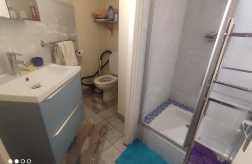 Nevers Apartamento | Studio tout confort- wifi- Gare-Le Train Bleu 1