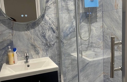 Hackney Downs Apartamento | Estudio-Tradicional-Baño privado con ducha-Vista a la Ciudad
