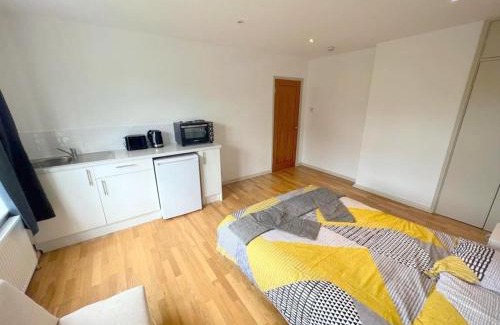Sutton South Casa | Studio (Triple) in Sutton