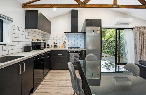Christchurch Casa | Studio Unit with Spa Bath