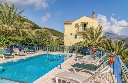 Vathy Apartamento | Estudio 'Veronis 1' con vistas al mar, piscina compartida y Wi-Fi