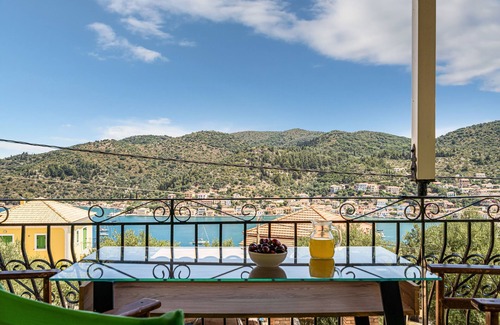 Vathy Apartamento | Estudio 'Veronis 1' con vistas al mar, piscina compartida y Wi-Fi