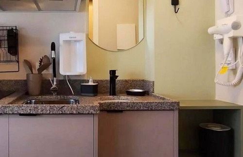 Alto da Gloria Condominio | Studio versátil 1 cama de casal