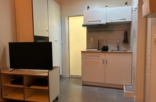 Republique - Tolstoi Apartamento | Studio villeurbanne