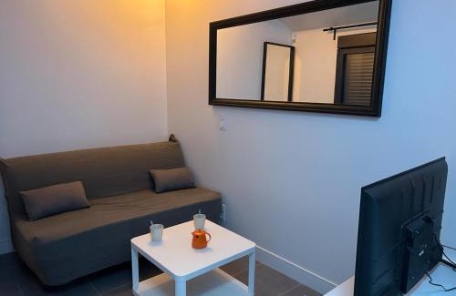 Republique - Tolstoi Apartamento | Studio villeurbanne