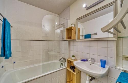 Le Corbier Apartamento | Studio Vostok Zodiaque-84 by Interhome