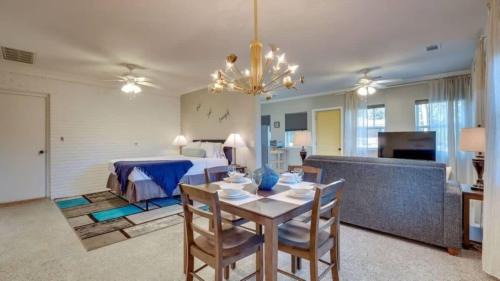 Thunderbolt Casa | Studio w Gazebo & Pool-Swanky Savannah Style