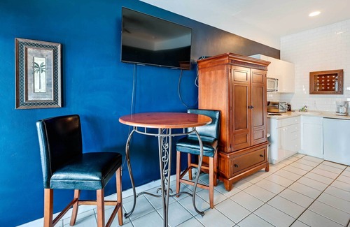 Naples Condominio | ¡NUEVO! Estudio con vistas al puerto deportivo: 15 millas a Everglades!