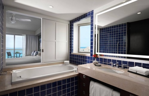 La Isla Complejo | Studio - Westin Lagunamar Resort - Full Resort Access. On the beach.