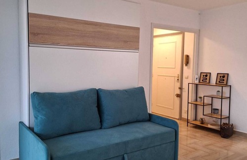 Mandelieu-La-Napoule Apartamento | Studio with pool at the foot of Esterel