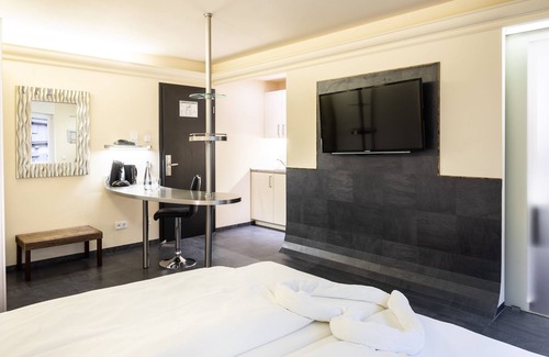 Heidelberg Apartamento | Studio with a fully equipped kitchen and a modern bathroom