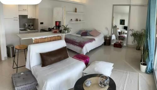 Beausoleil Apartamento | Studio with access to pool