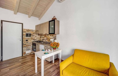 Pompeiana Apartamento | Casa vacacional decorado en tonos azules. Junto a la piscina con vistas al mar