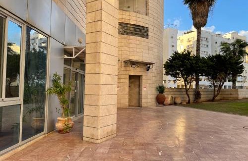 Bat Yam Apartamento | Studio with city view