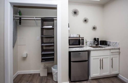 Bankers Hill Apartamento | Studio with Large Balcony- San Diego Gateway
