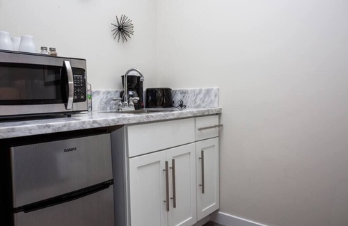 Bankers Hill Apartamento | Studio with Large Balcony- San Diego Gateway