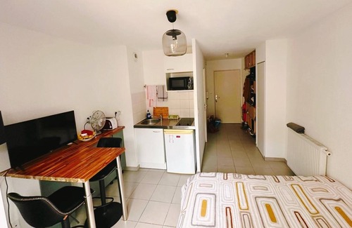 Saint-Martin Apartamento | Studio with pleasant terrace, 10 min walk from the Comédie and 3 min from the station
