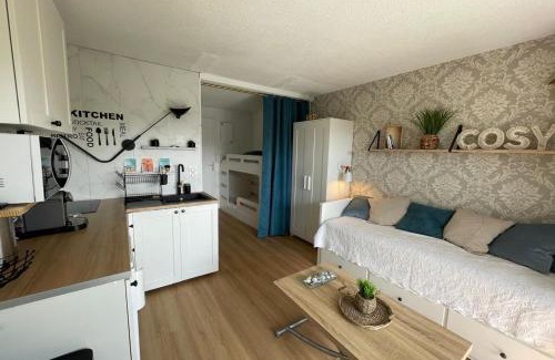 Guerande Apartamento | Studio with pool in Guérande