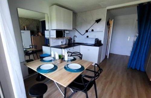 Guerande Apartamento | Studio with pool in Guérande