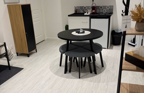 Cambrai Apartamento | Studio with private courtyard 3 minutes from downtown Cambrai