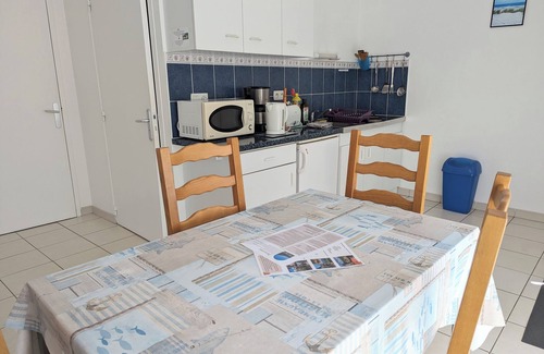 Planguenoual Apartamento | Studio with sea view - close to restaurants and the port