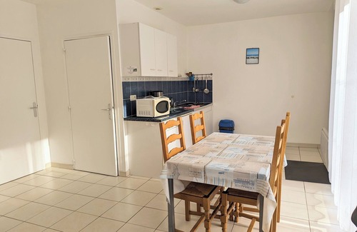 Planguenoual Apartamento | Studio with sea view - close to restaurants and the port