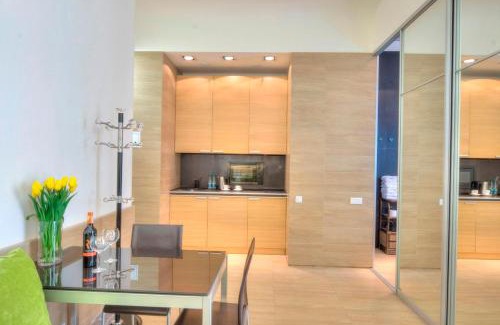 Verkhnie Misto Apartamento | Studio with spa at Mykhailivs'kyi In