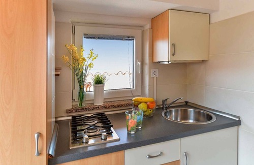 Stara Baska Apartamento | Apartamento vacacional con terraza y vista al mar