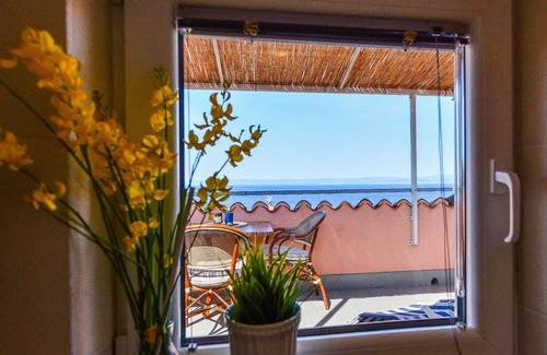 Stara Baska Apartamento | Apartamento vacacional con terraza y vista al mar
