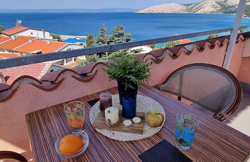 Stara Baska Apartamento | Apartamento vacacional con terraza y vista al mar
