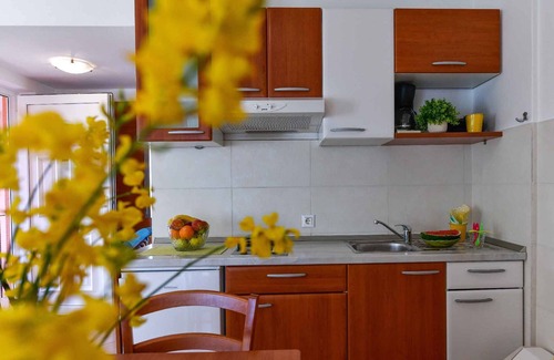 Stara Baska Apartamento | Apartamento vacacional con aire acondicionado, terraza y vista al mar