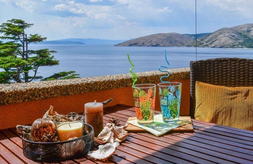 Stara Baska Apartamento | Apartamento vacacional con aire acondicionado, terraza y vista al mar