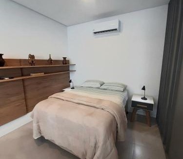 Centro Apartamento | Studio Xavante 308A - novo, confortável, com garagem coberta e portaria 24h