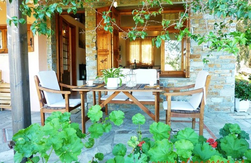 Pella Region Casa | Estudios - Apartamentos «Alogoporos»