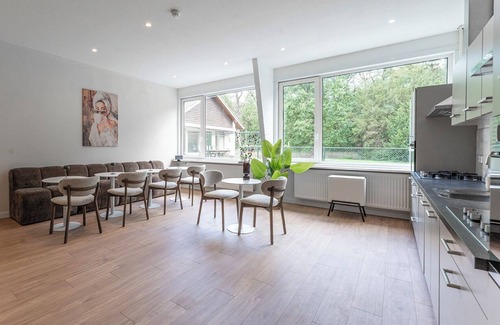 Municipality of Tilburg Apartamento | Study hard, relax harder. Stay near University Tilburg and enjoy fresh air and greenery right outside. Great value, shared facilities, and a peaceful vibe — ideal for student life.