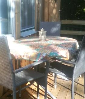 Hultsfred Casa | Stuga im Wald mit Seeblick, nahe Vimmerby