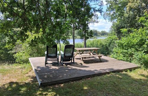 Hultsfred Casa | Stuga im Wald mit Seeblick, nahe Vimmerby
