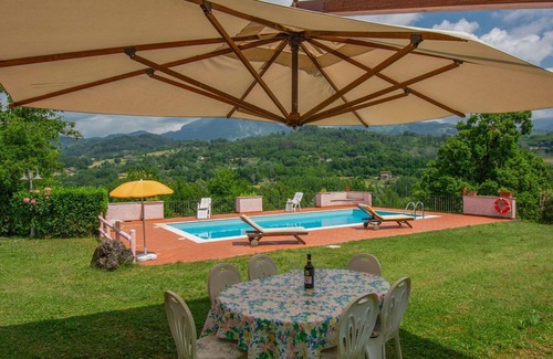 Camporgiano Casa | Preciosa casa de vacaciones privada con WIFI, piscina privada, TV, mascotas permitida y aparcamiento
