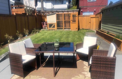 Greenwood Apartamento | Stunner 3 BR MIL w/ Patio!