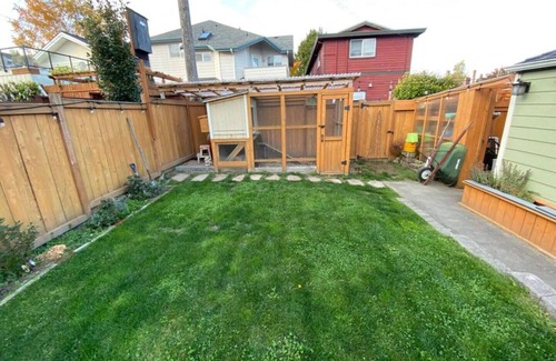 Greenwood Apartamento | Stunner 3 BR MIL w/ Patio!