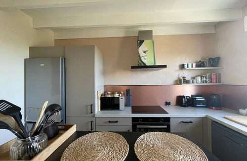 Saint-Senier-de-Beuvron Casa | Stunning views overlooking the bay of Mont St Michel. Pet friendly. Sleeps 4-6