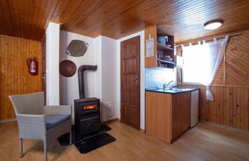Mlade Buky Casa | Maravillosa casa de vacaciones privada con WIFI, piscina, TV, patio y mascotas permitida