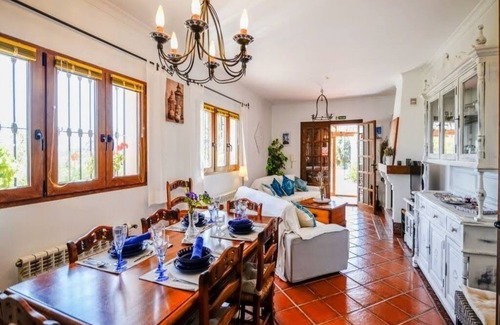Archidona Villa | Impresionante villa de campo con vistas a la montaña en 6 acres de terreno privado