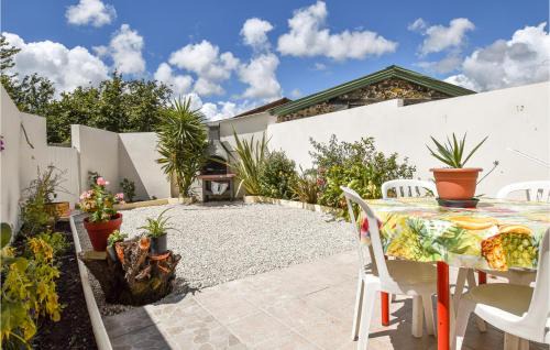 Saint-Avaugourd-des-Landes Casa | Stunning Home In St Avaugourd Des Lande