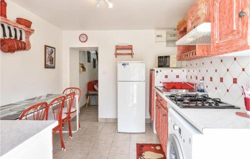 Saint-Avaugourd-des-Landes Casa | Stunning Home In St Avaugourd Des Lande