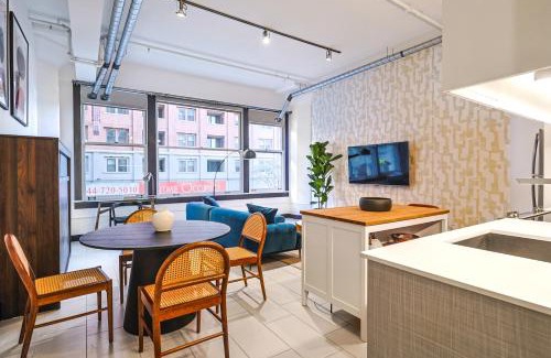 Historic Core Apartamento | Stunning 1 BDR 1 BTH Modern Loft with Pool, Jacuzzi in DTLA!